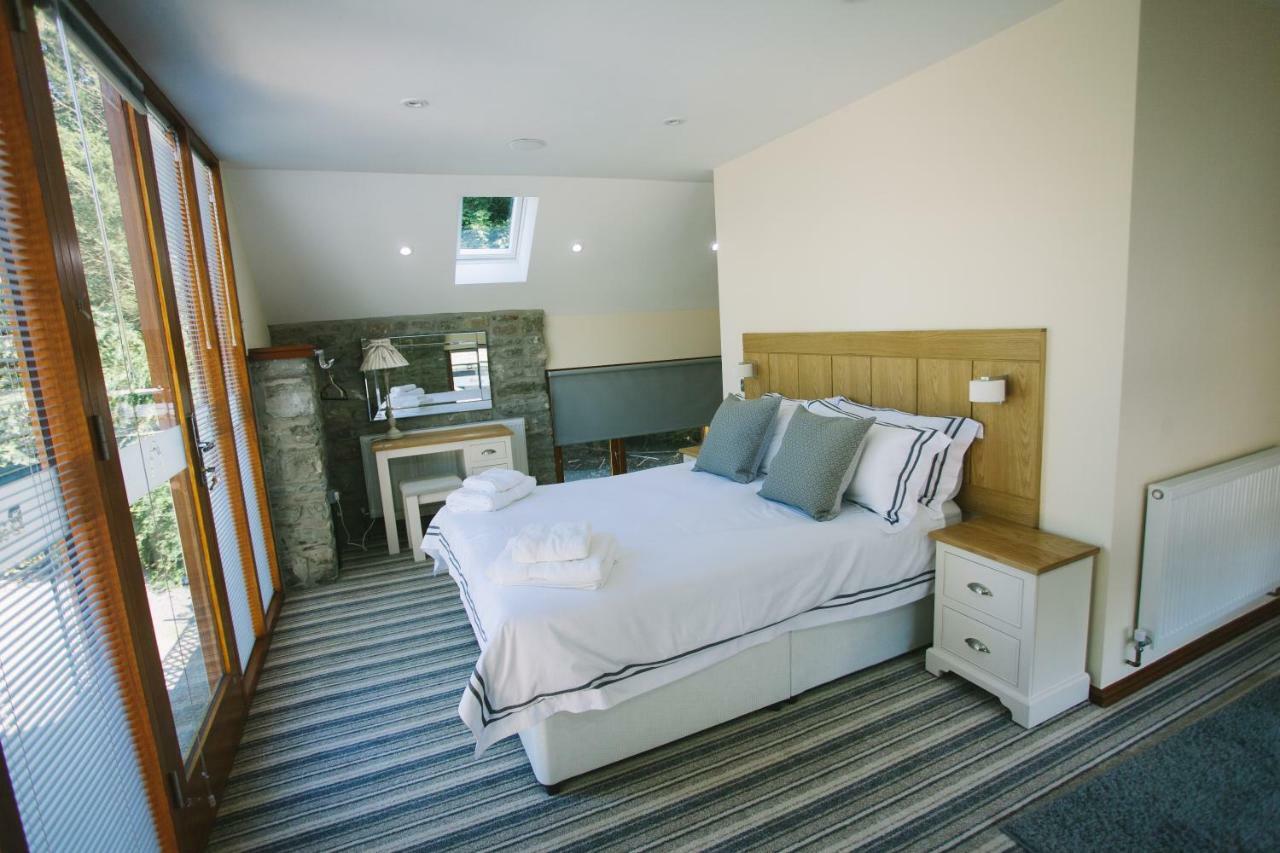Pencoed House Estate Guest House Cardiff Exterior photo